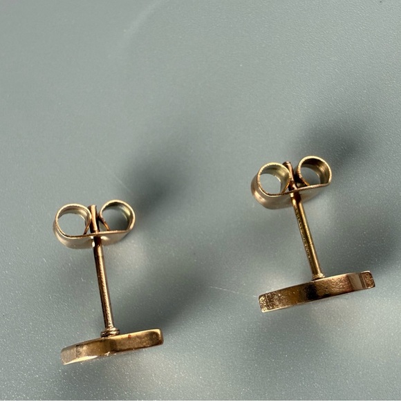 Delicate Rose Gold Leaf Studs - Hypoallergenic Small Studs for Everyday Elegance - Picture 4 of 6